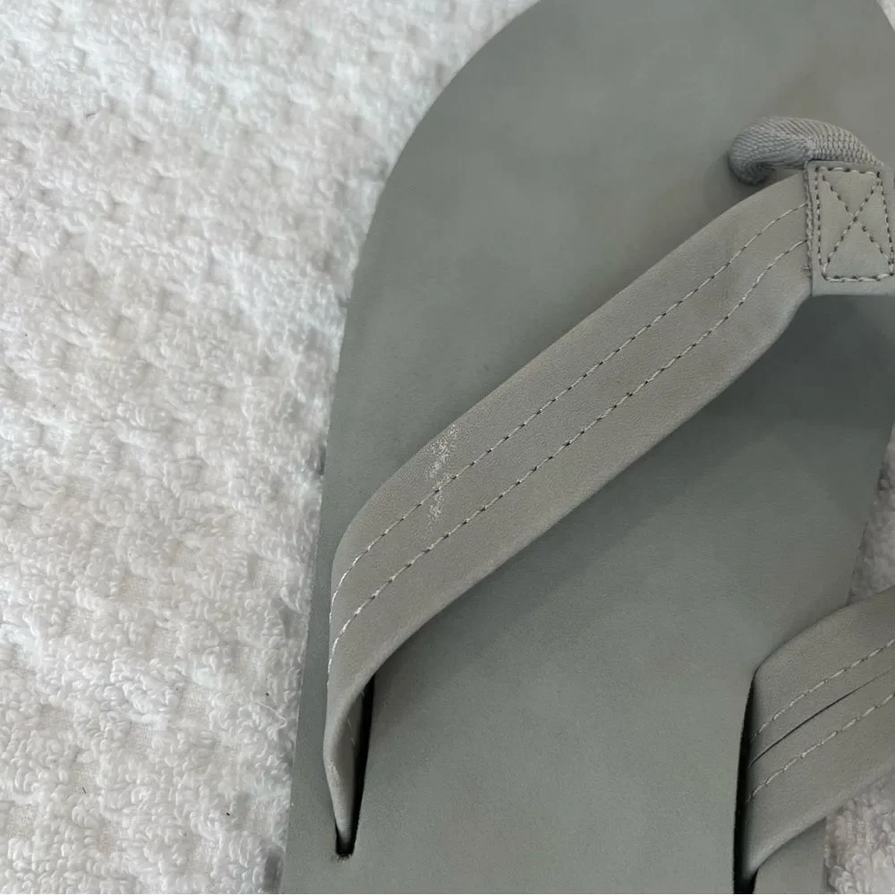 ! NWOT . J. Crew Gray Flip Flops Sandals Men's